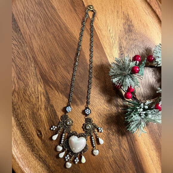 Vintage Y2K Heart Dangles Necklace • Antiqued Gold-tone - Picture 2 of 5